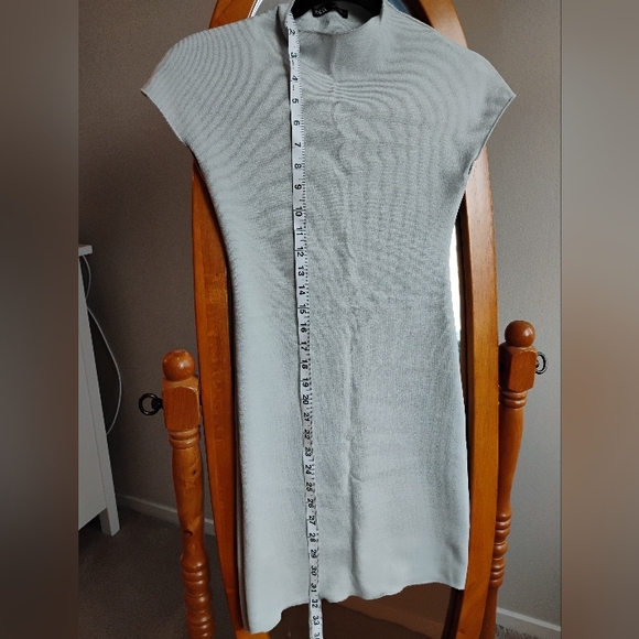 Size large, dress from Zara, tags still on - Picture 2 of 3